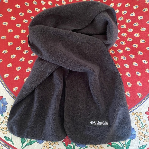Columbia Sportswear Company I Unisex Charcoal Fleece Scarf - Picture 1 of 14